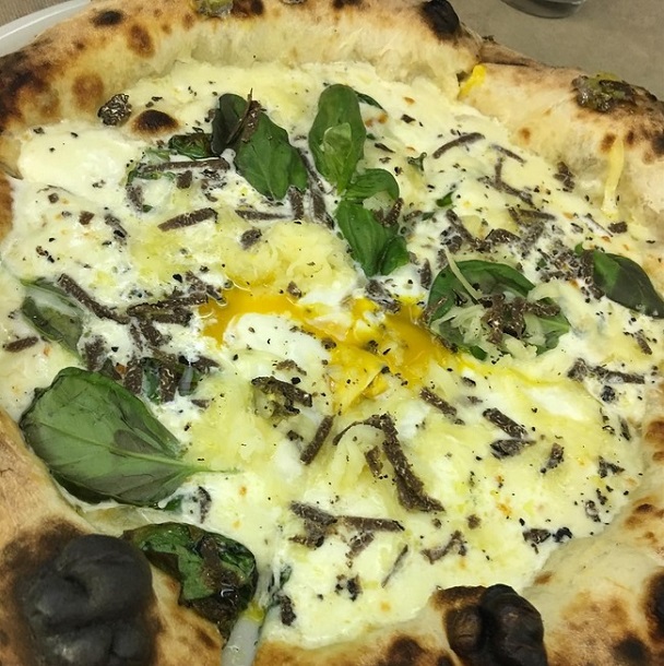 pizzeria An tonio e Gigi Sorbillo Napoli pizza tribunali 38