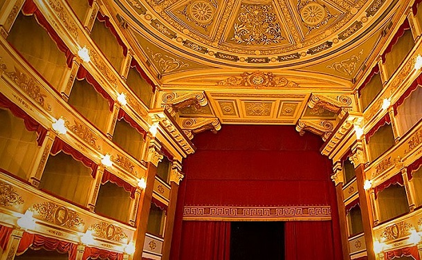 teatro noto agriturismo terra e pace